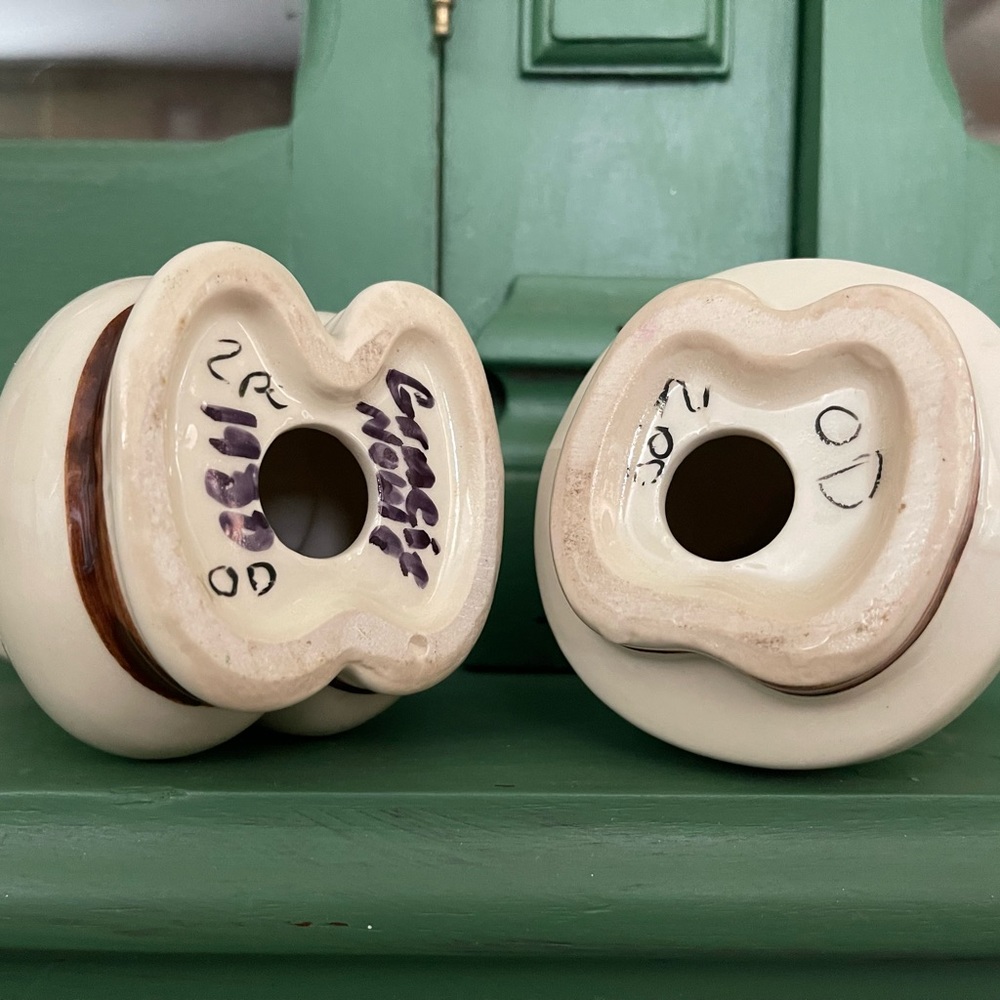 Shawnee Dutch boy and girl salt and pepper shakers - Picture 5 of 5